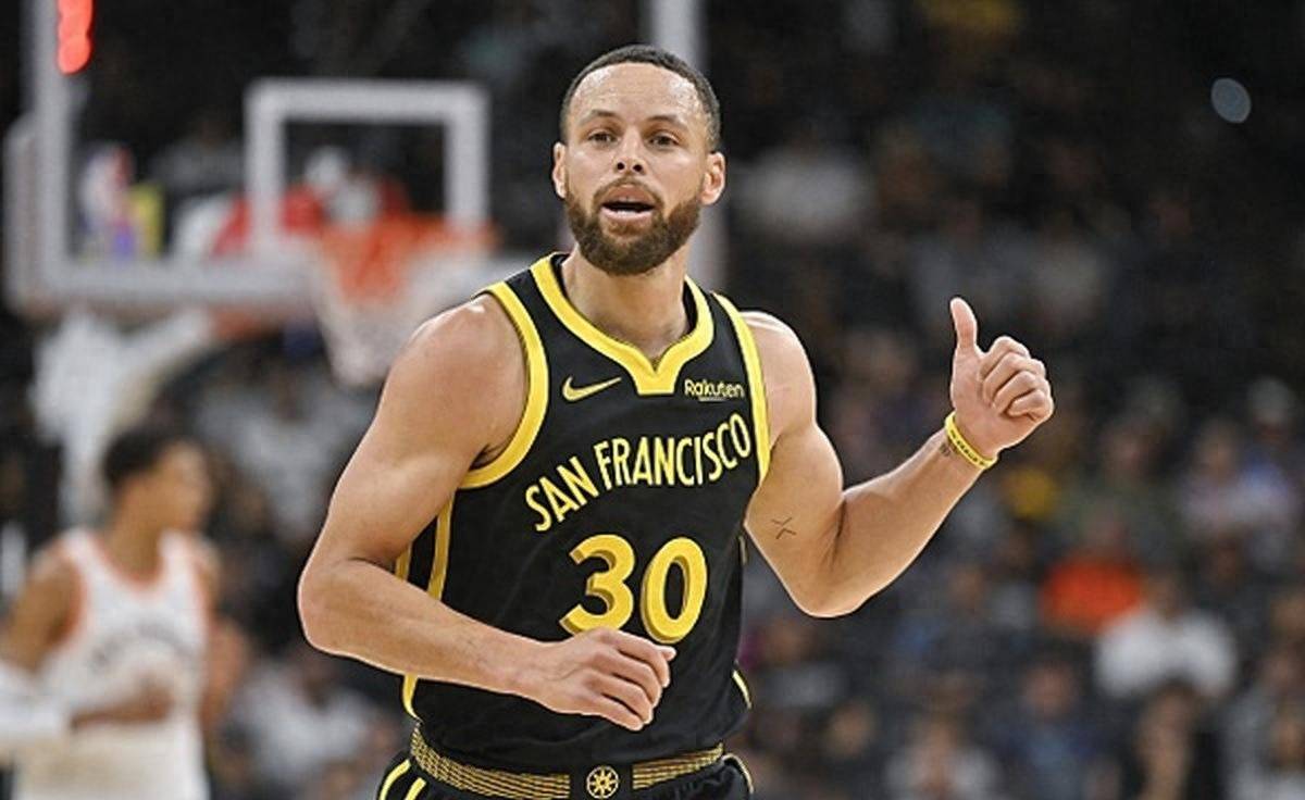 库里绝杀时刻，篮网点燃赛场，复出首战轰40分迎来胜利！